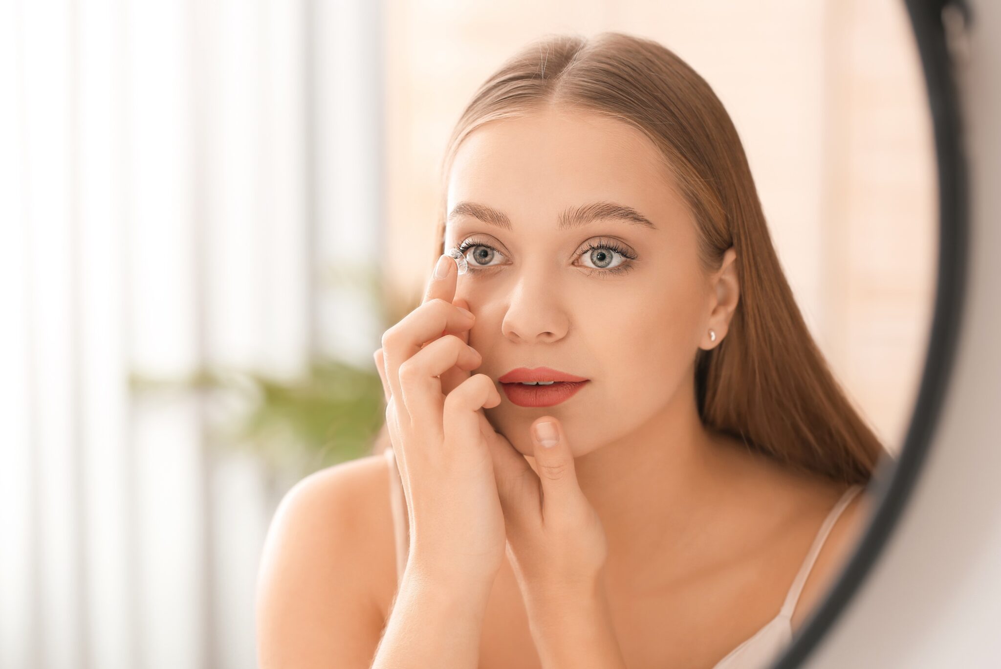 Is It Safe to Wear Makeup with Contact Lenses?